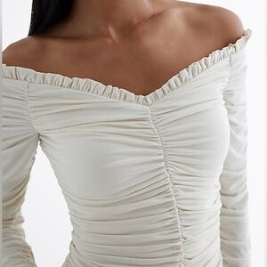 Express Body Contour Compression Off
The Shoulder Ruched Tee - Large Color Swan
